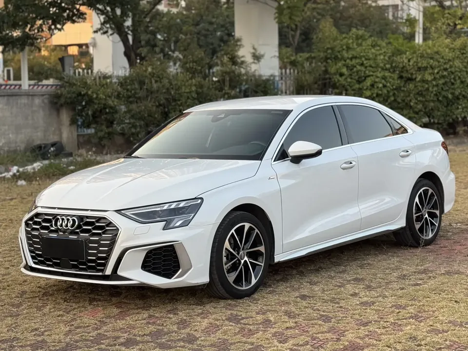 Audi A3 A3L Limousine 35 TFSI aggressive and sporty 2022 — фото 1, купить с доставкой в Москву