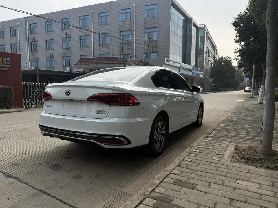 Volkswagen Bora Bora 2023 200TSI DSG Smart Edition 2023 — миниатюра 4