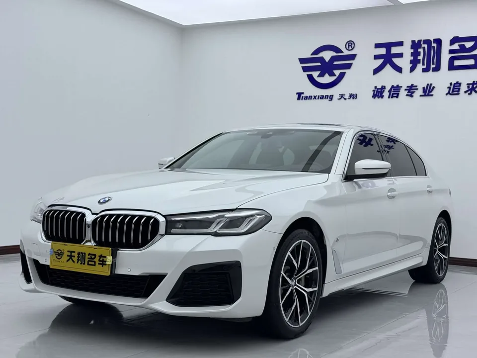 BMW 5 Series 5 Series BMW 5 Series 2022 facelift 530Li Exclusive M Sport Package 2023 — photo 1, buy with delivery to Moscow