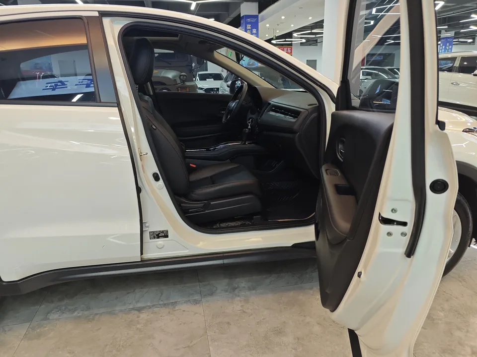 Honda VEZEL 1.5L CVT Elite Intelligent Edition 2022 — миниатюра 3