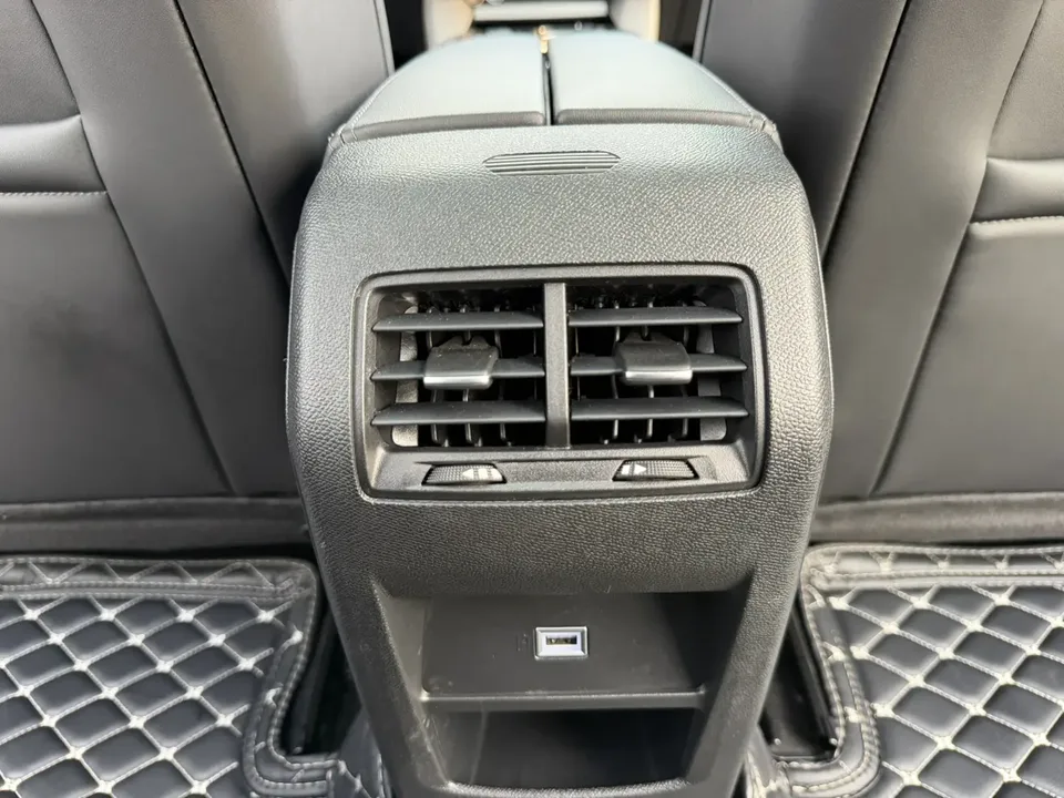Citroen Versailles C5 X 1.6T enjoys extraordinary benefits 2024 — миниатюра 3