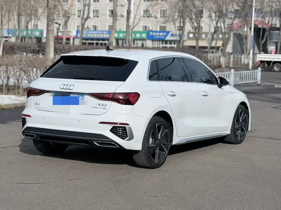 Audi A3 Sportback 35 TFSI stylish and sporty 2023 — миниатюра 2