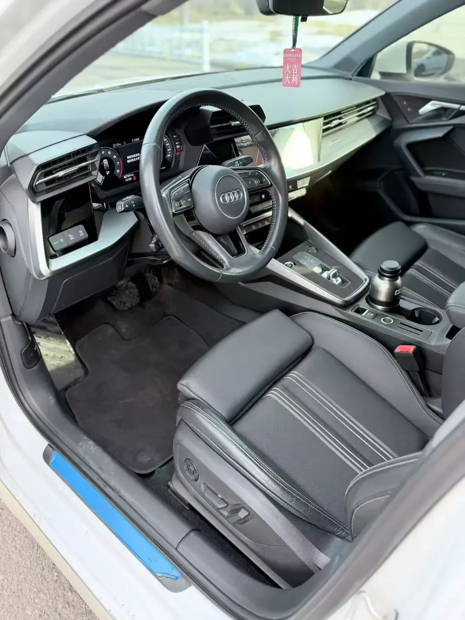 Audi A3 Sportback 35 TFSI stylish and sporty 2023 — миниатюра 4