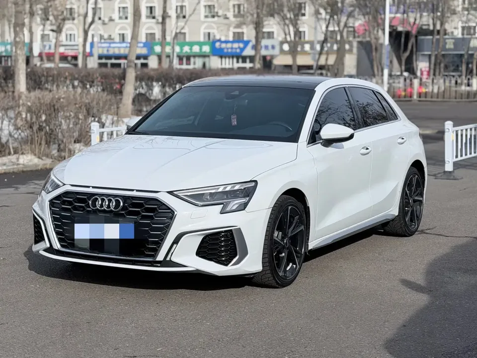 Audi A3 Sportback 35 TFSI stylish and sporty 2023 — фото 1, купить с доставкой в Москву