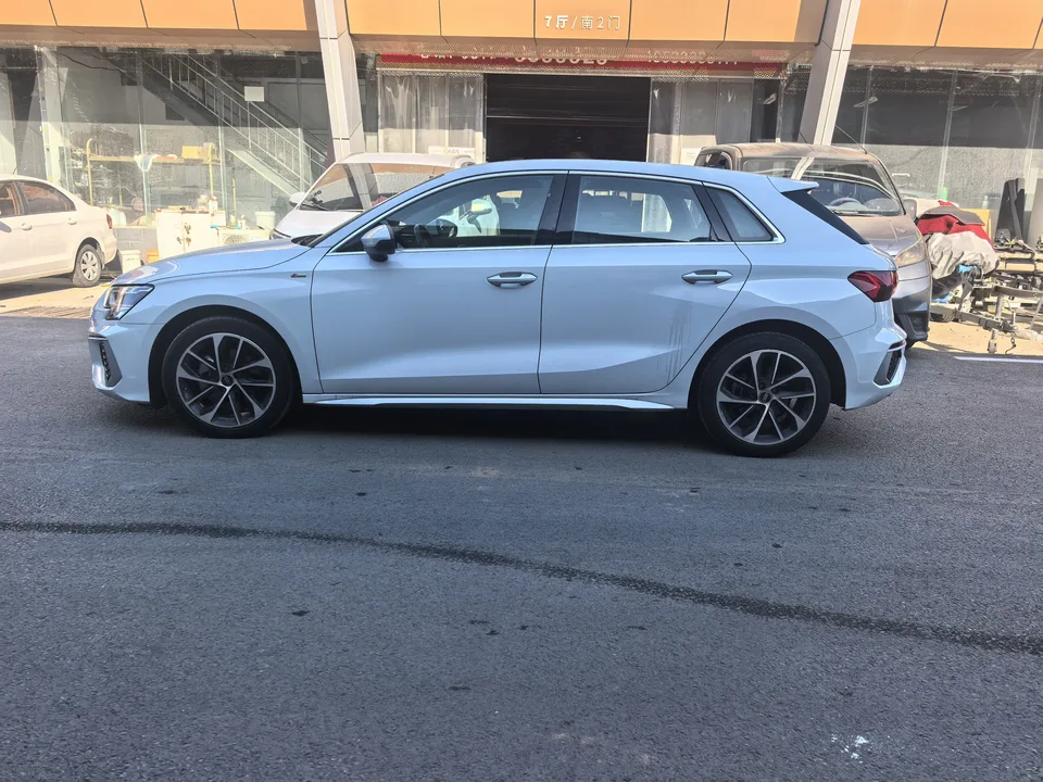 Audi A3 Sportback 35 TFSI Aggressive Sports Edition 2022 — миниатюра 4