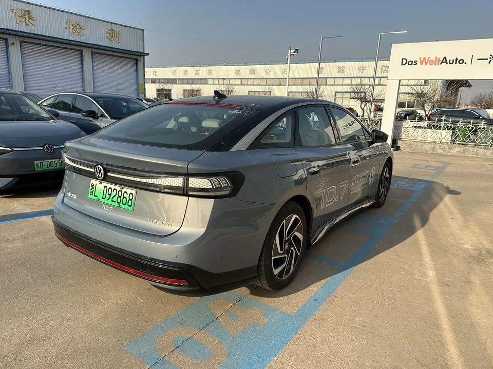 Volkswagen ID.7 VIZZION ID.7 VIZZION 2024 first edition 2023 — миниатюра 2