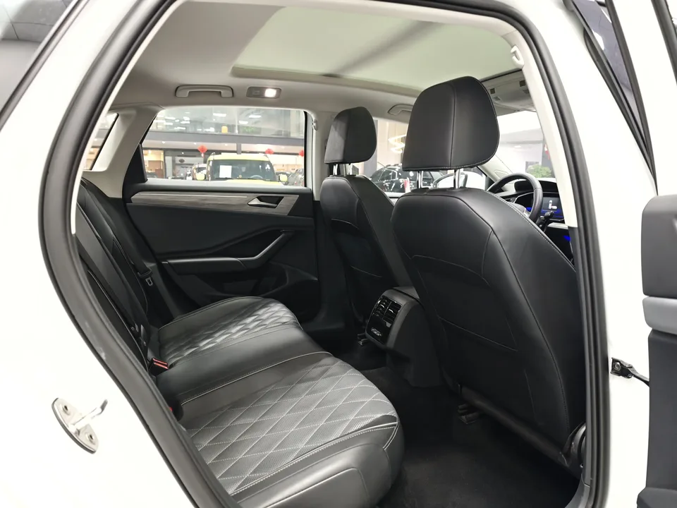 Volkswagen Sagitar 2023 Sagitar 300TSI DSG Beyond Edition 2023 — миниатюра 5