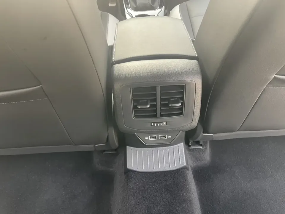Volkswagen T-Roc 300TSI DSG Chenguang Edition 2023 — миниатюра 3
