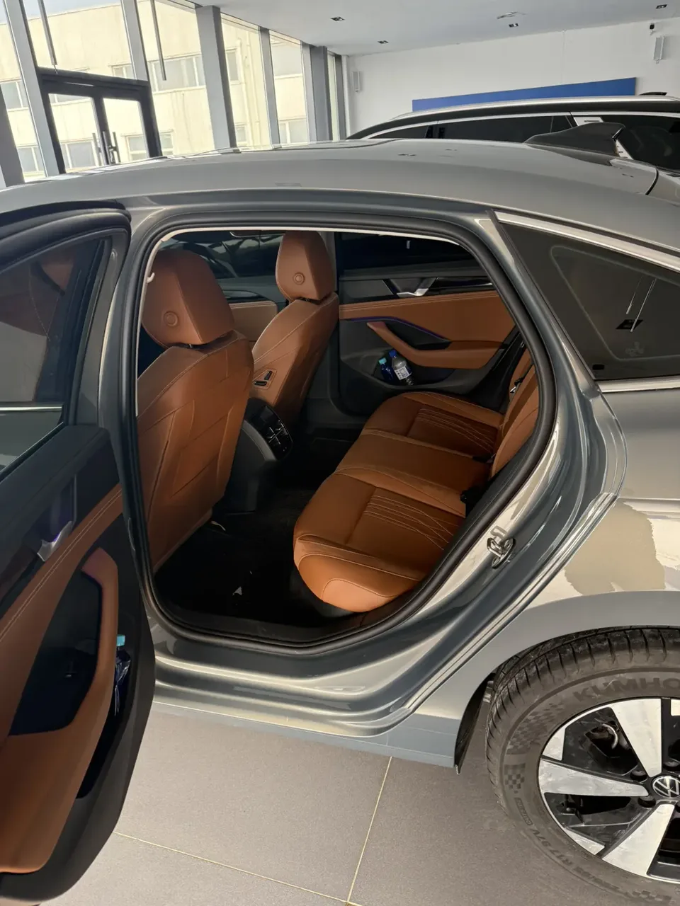 Volkswagen Magotan 300TSI Premium Edition Conspicuous Package 2025 — миниатюра 3