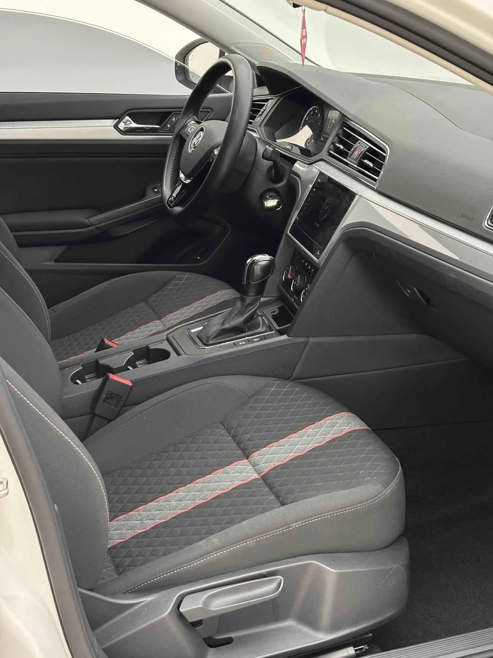 Volkswagen Lamando Lingdu 2021 230TSI DSG Fashion Edition 2022 — миниатюра 3