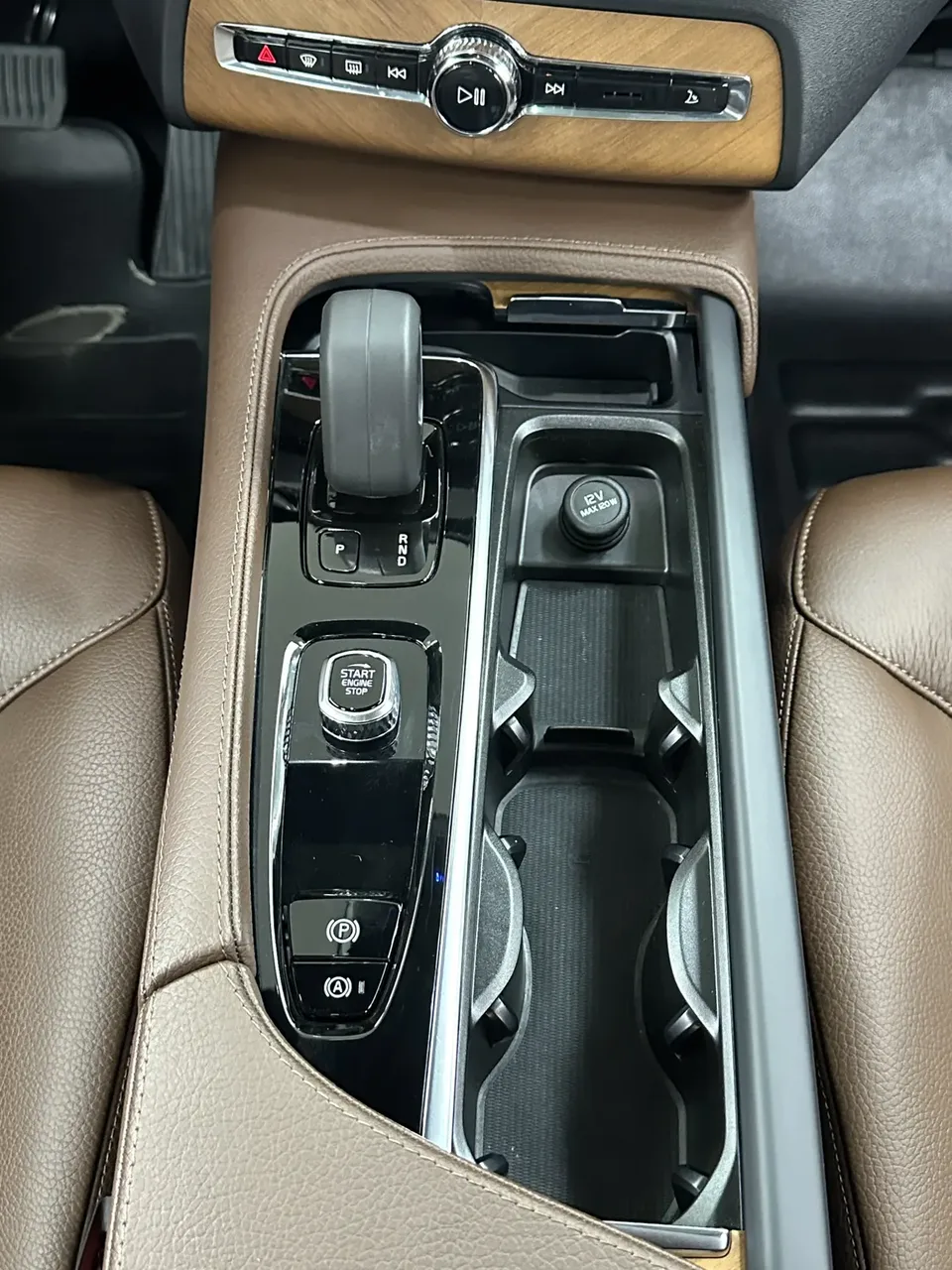Volvo XC90 XC90 2022 Volvo XC90 2022 B6 Zhiyi Luxury Edition 7-seater 2022 — thumbnail 4
