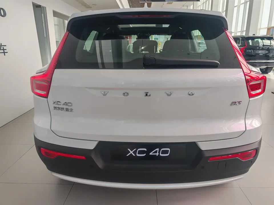 Volvo XC40 Volvo XC40 2025 B3 Zhiyuan Luxury Edition 2025 — миниатюра 2