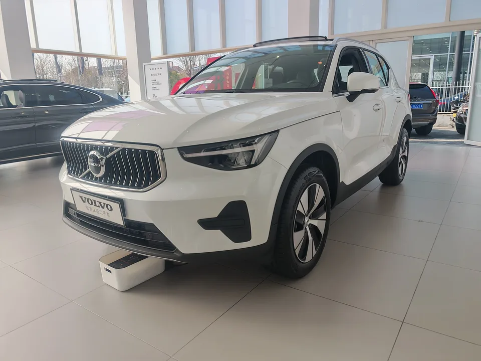 Volvo XC40 2025
