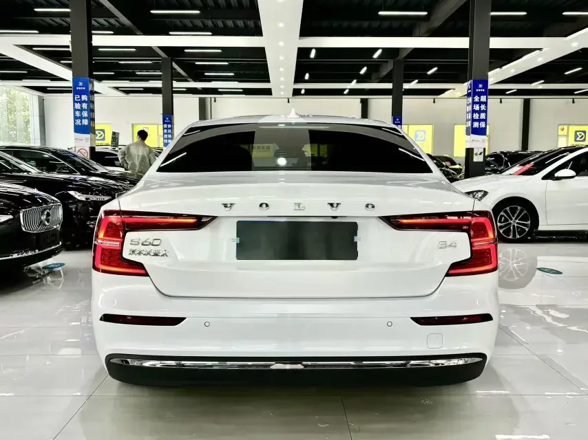 Volvo S60 Volvo S60 2025 B4 Zhiyi Luxury Edition 2025 — миниатюра 2