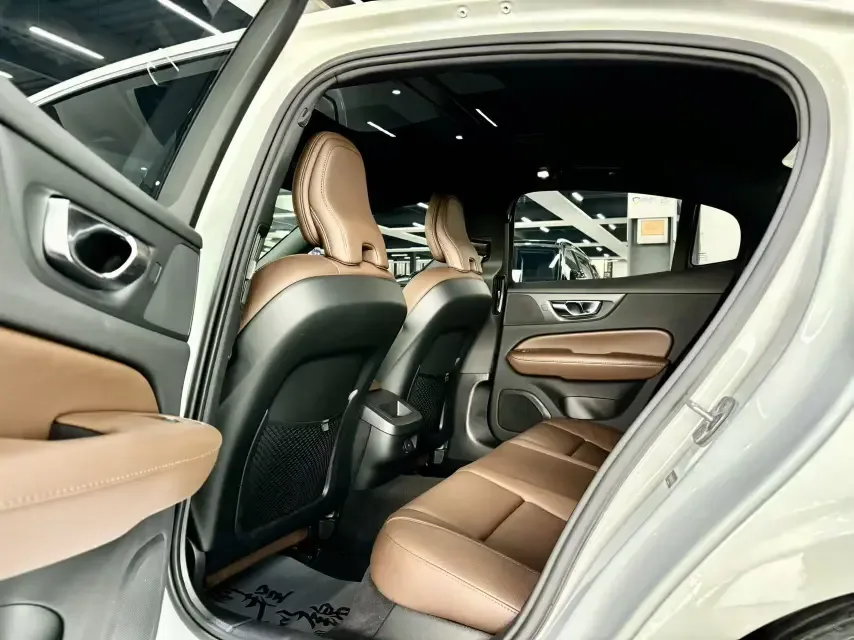 Volvo S60 Volvo S60 2025 B4 Zhiyi Luxury Edition 2025 — миниатюра 3