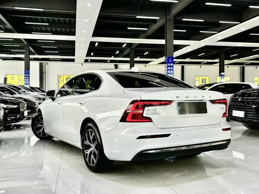 Volvo S60 Volvo S60 2025 B4 Zhiyi Luxury Edition 2025 — миниатюра 4