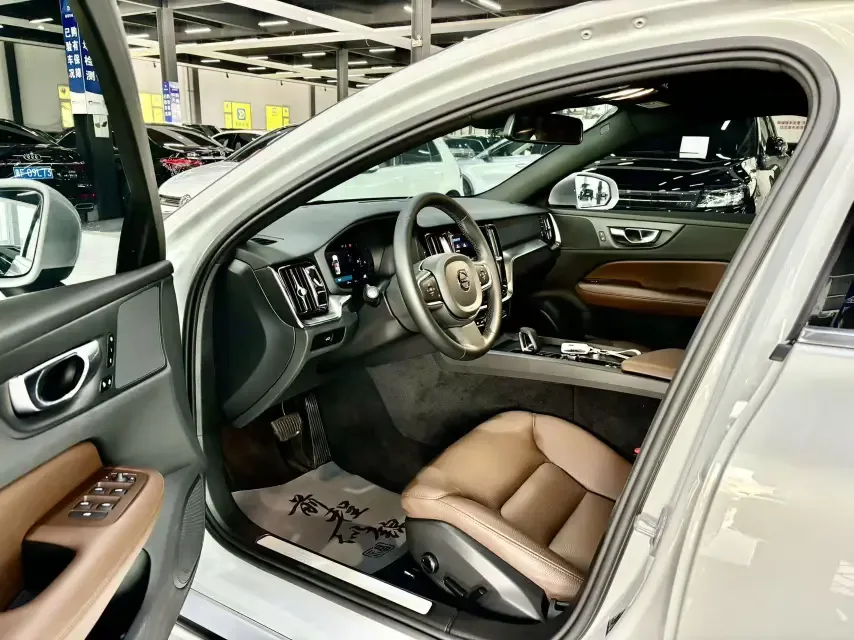 Volvo S60 Volvo S60 2025 B4 Zhiyi Luxury Edition 2025 — миниатюра 5