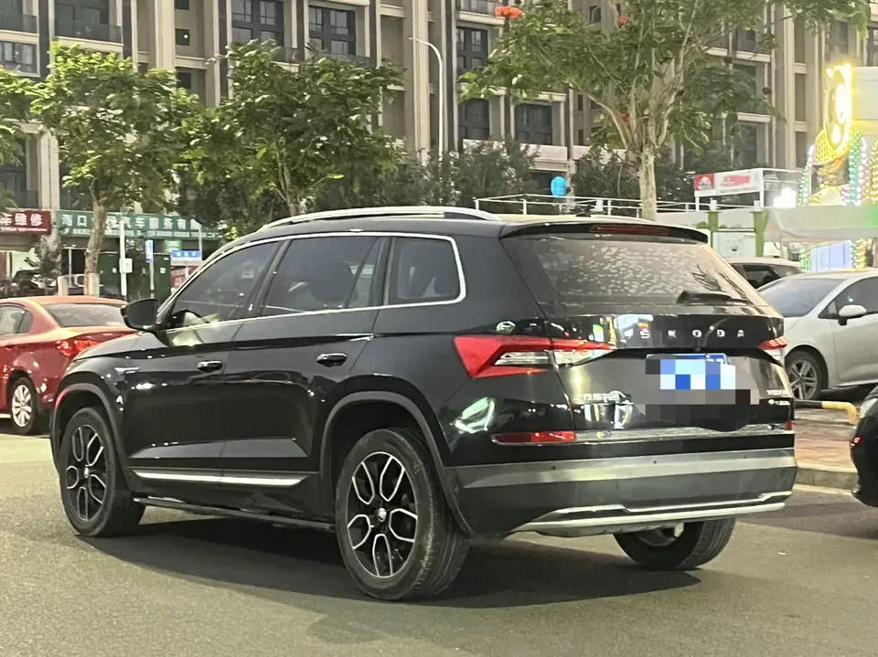 Skoda Kodiaq TSI330 5-seater two-wheel drive luxury premium version 2022 — миниатюра 4