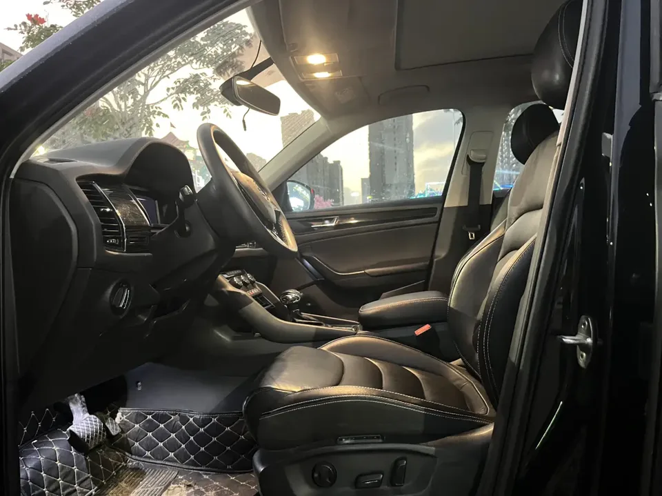 Skoda Kodiaq TSI330 5-seater two-wheel drive luxury premium version 2022 — миниатюра 5