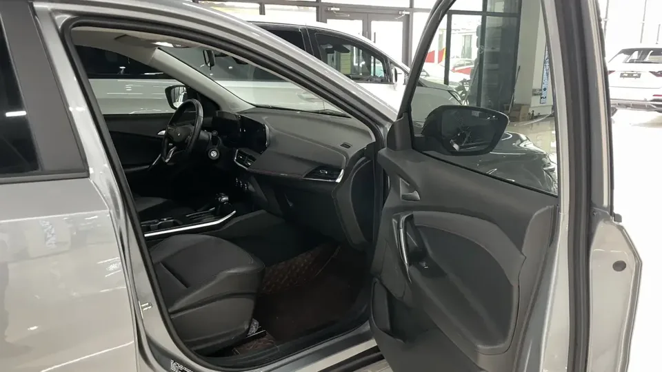 Chevrolet Trax Crossover RS 1.5T CVT Cool 2023 — миниатюра 2
