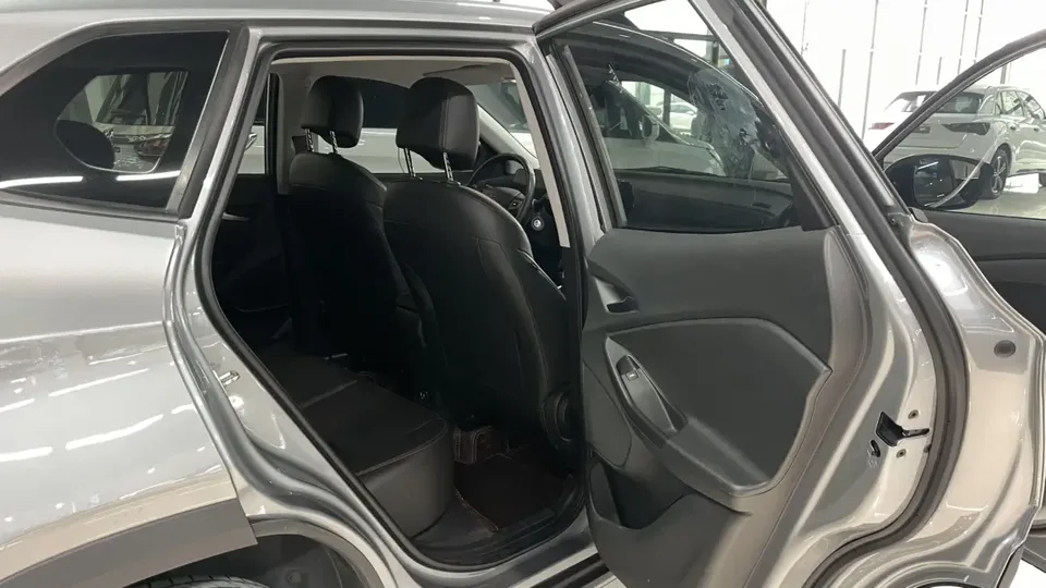 Chevrolet Trax Crossover RS 1.5T CVT Cool 2023 — миниатюра 3
