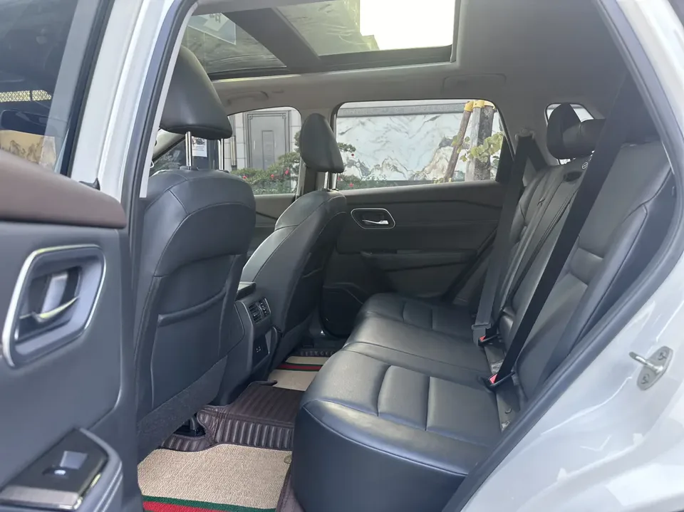 Nissan X-Trail Qijun 2022 VC-Turbo 300 CVT 2WD Star and Moon Limited Edition 2023 — thumbnail 3