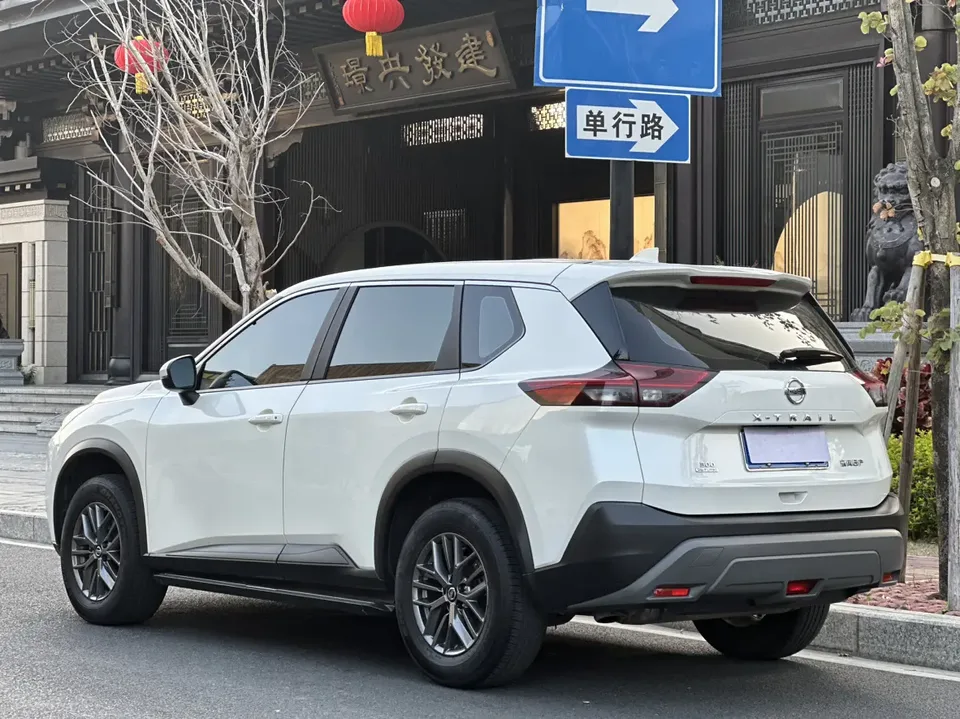 Nissan X-Trail Qijun 2022 VC-Turbo 300 CVT 2WD Star and Moon Limited Edition 2023 — thumbnail 4