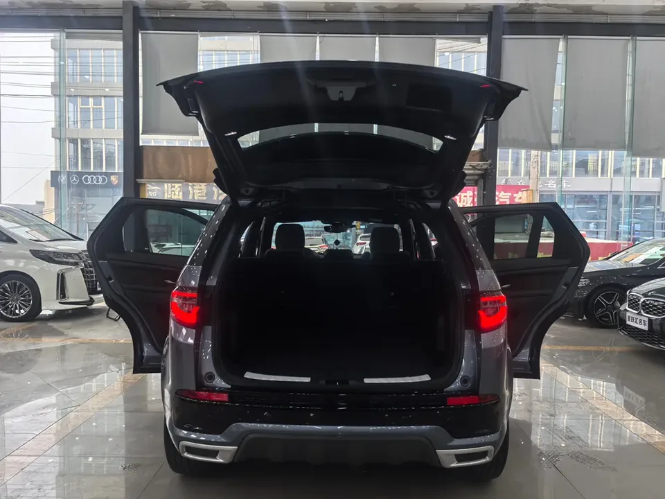 Land Rover Discover Sports facelift 249PS Metropolitan Edition 2023 — миниатюра 3