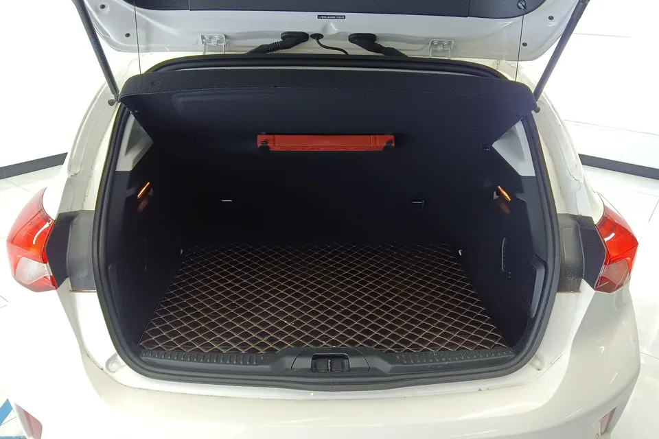 Ford Focus Focus 2021 Hatchback EcoBoost 180 Automatic Front Model 2022 — миниатюра 5
