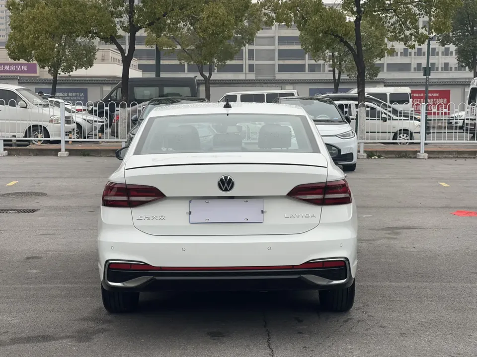 Volkswagen Lavida Lavida 2024 300TSI DSG Starry Sky Leading Edition 2024 — миниатюра 2