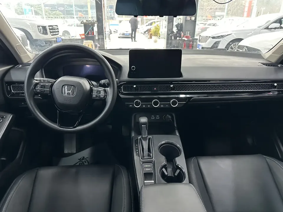 Honda Integra 240TURBO CVT Leading Edition 2023 — миниатюра 3