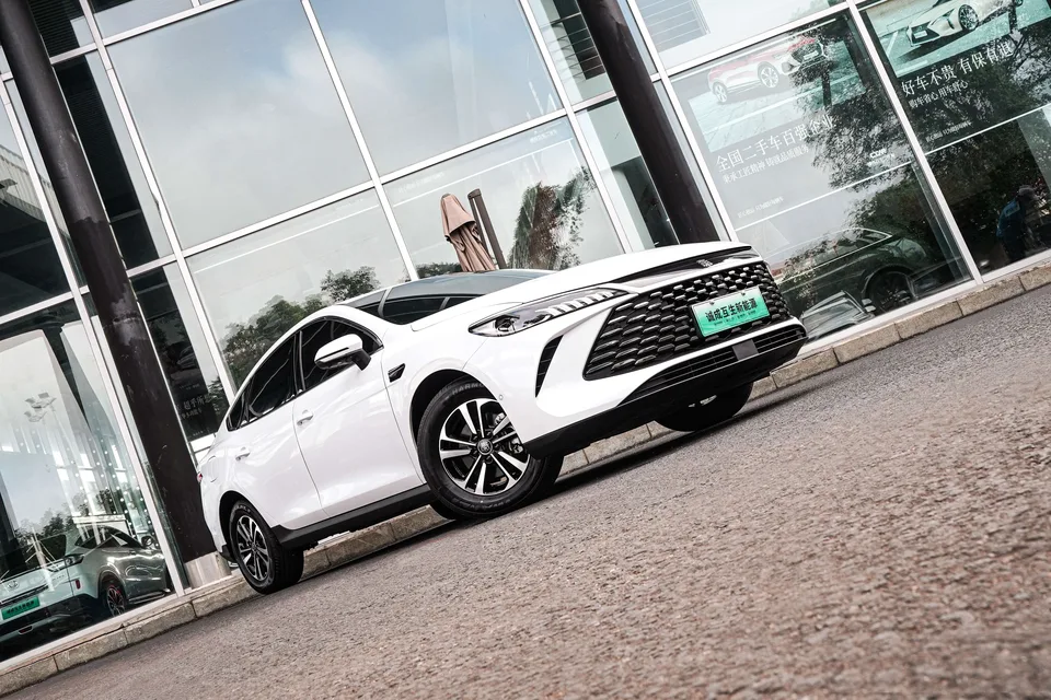 BYD Qin PLUS DM Intelligent Driving Edition DM-i 120KM Beyond Edition 2025 — миниатюра 3