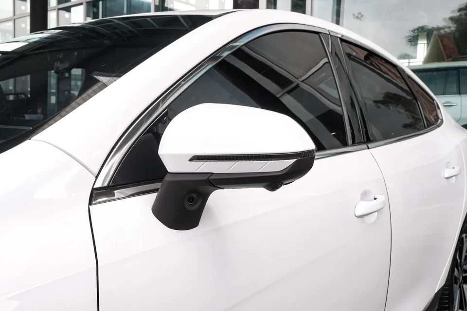 BYD Qin PLUS DM Intelligent Driving Edition DM-i 120KM Beyond Edition 2025 — миниатюра 4