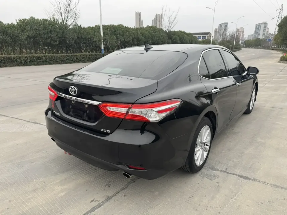 Toyota Camry 2.0G Deluxe Edition 2022 — миниатюра 2