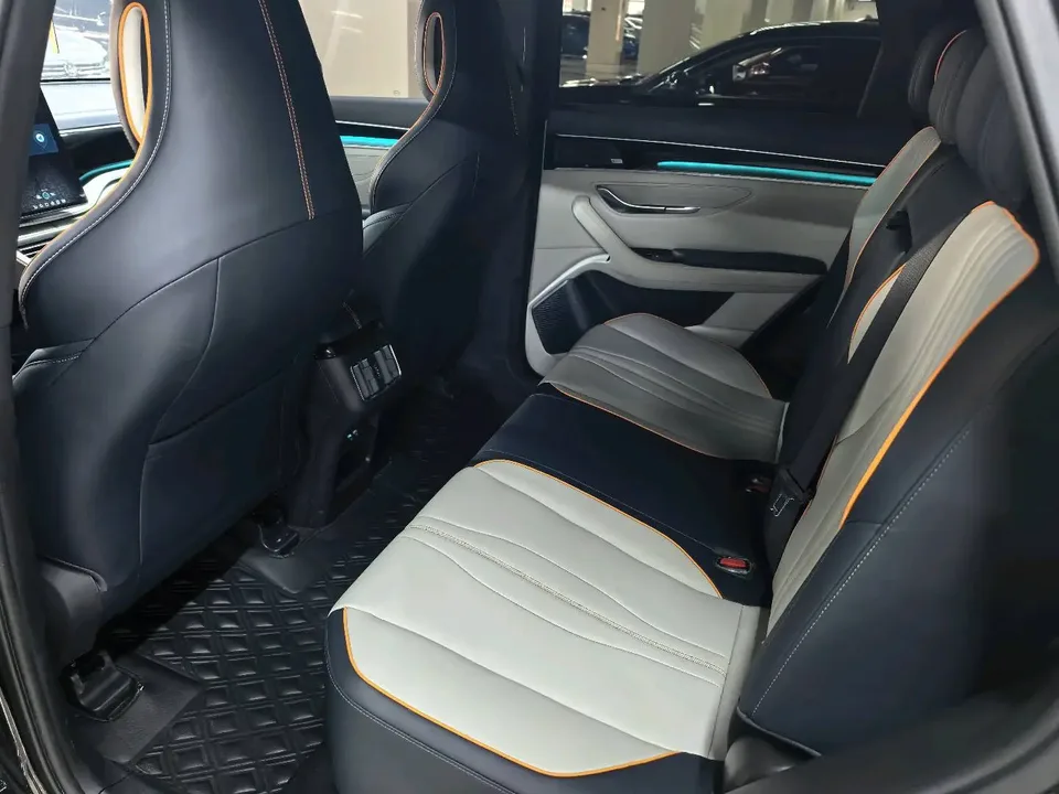 BYD Song PLUS DM DM-i 110KM 2WD flagship model 2022 — миниатюра 4