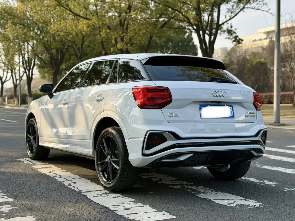 Audi Q2L Audi Q2L 2022 35 TFSI Enterprising and Elegant Model 2023 — миниатюра 2