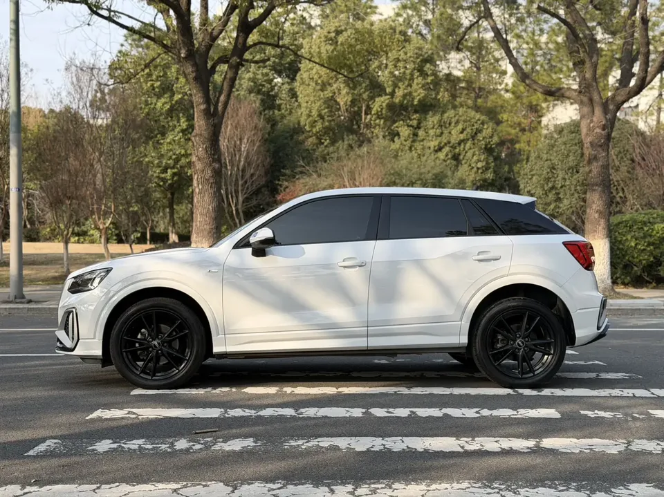 Audi Q2L Audi Q2L 2022 35 TFSI Enterprising and Elegant Model 2023 — миниатюра 4