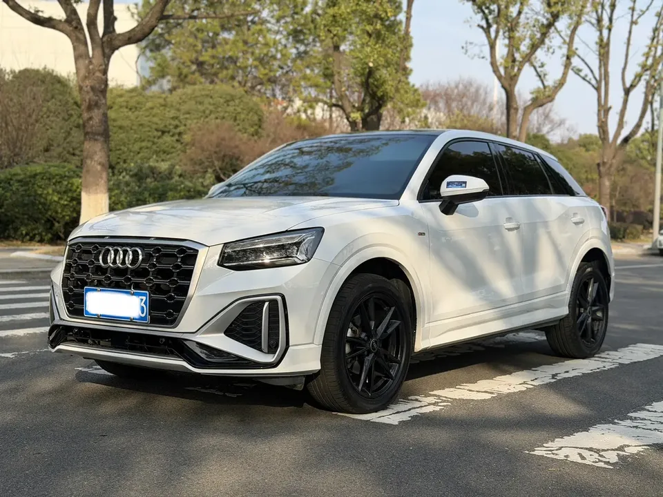 Audi Q2L Audi Q2L 2022 35 TFSI Enterprising and Elegant Model 2023 — фото 1, купить с доставкой в Москву