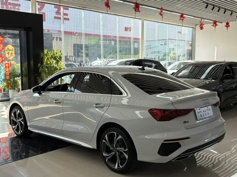 Audi A3 A3L Limousine 35 TFSI Luxury Sports 2023 — миниатюра 2