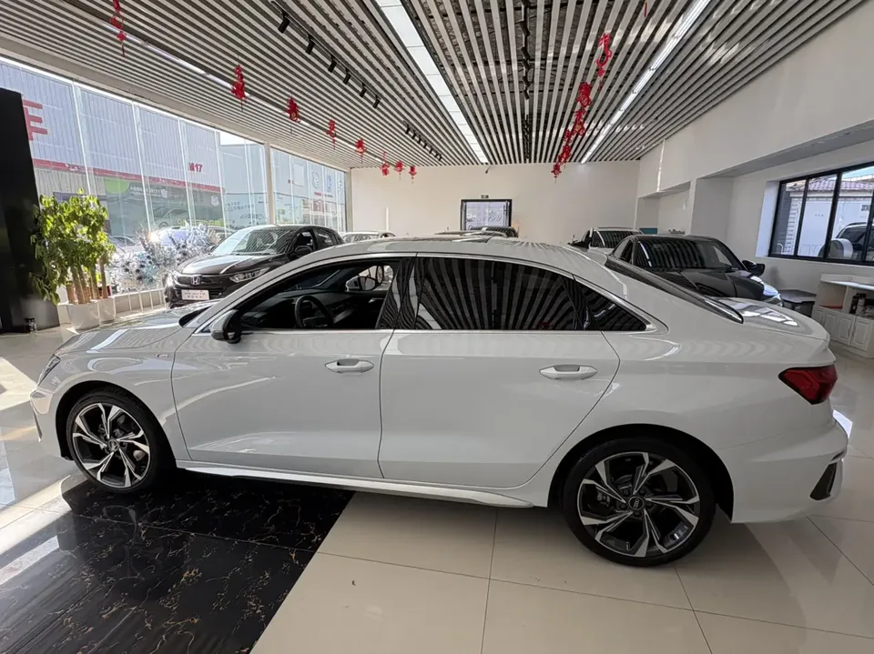 Audi A3 A3L Limousine 35 TFSI Luxury Sports 2023 — миниатюра 4