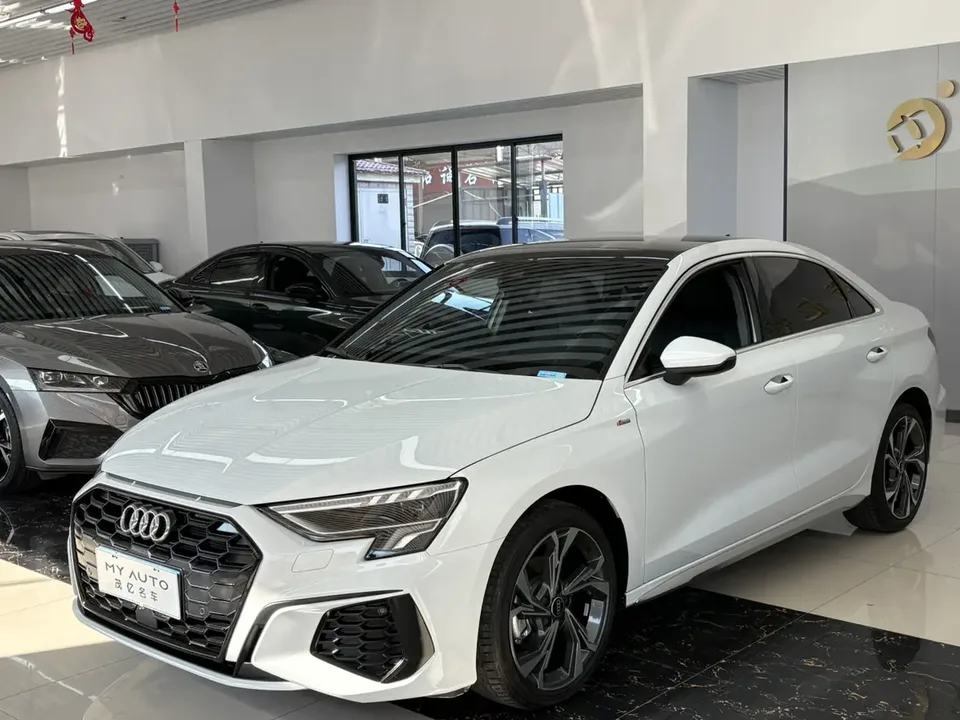 Audi A3 A3L Limousine 35 TFSI Luxury Sports 2023 — фото 1, купить с доставкой в Москву