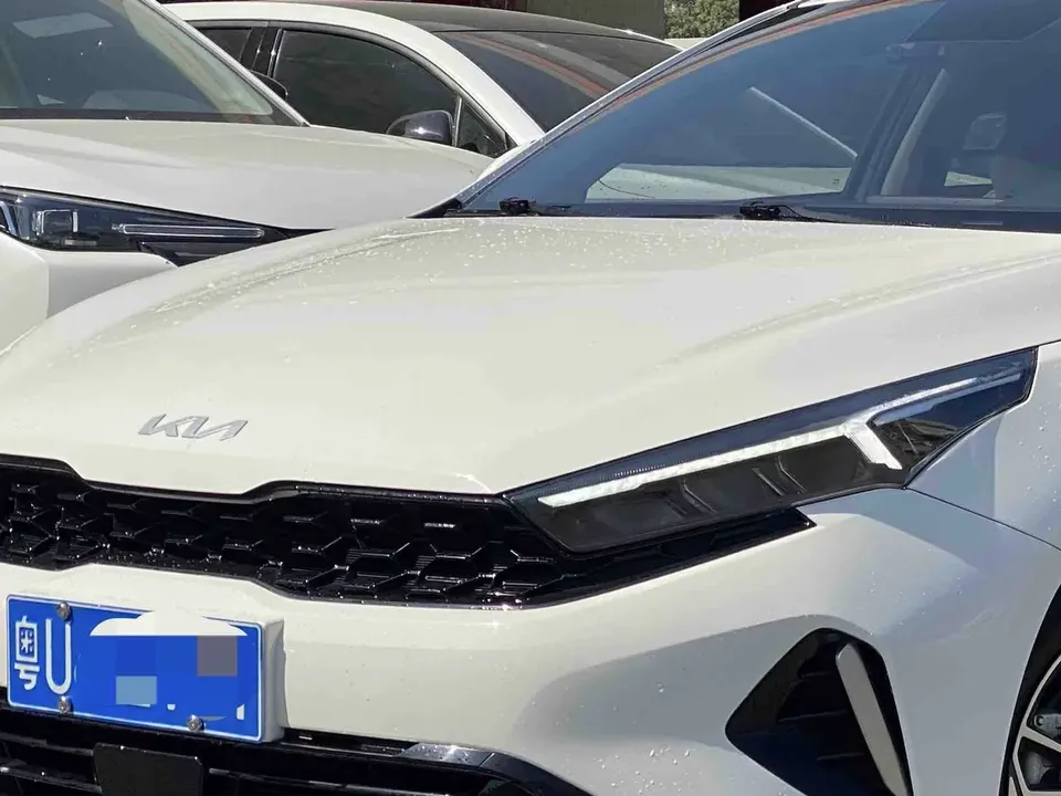 Kia K3 1.5L IVT Deluxe Edition 2023 — миниатюра 2