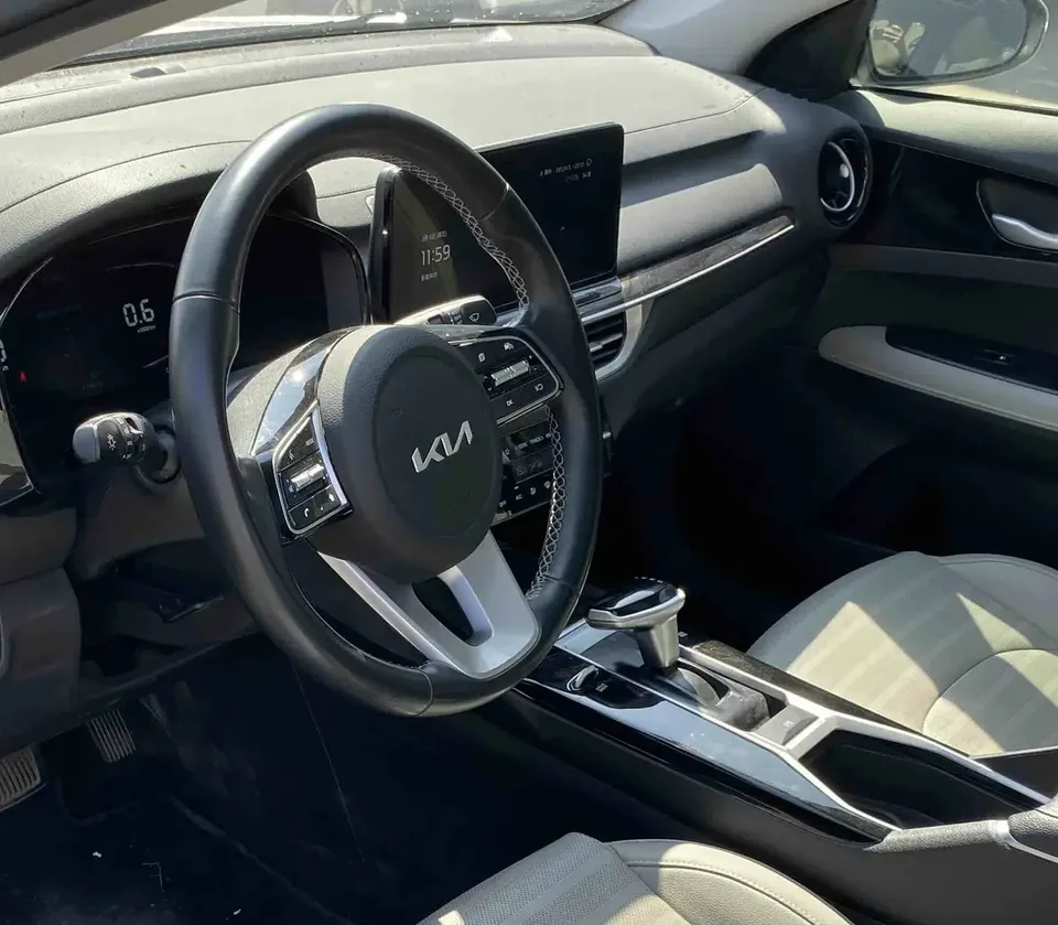 Kia K3 1.5L IVT Deluxe Edition 2023 — миниатюра 4