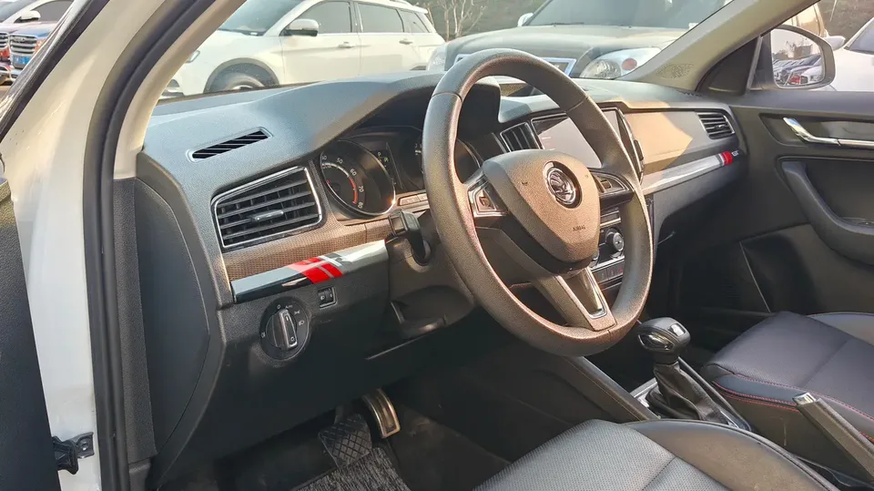 Skoda Kamiq TSI230 DSG flagship version 2022 — миниатюра 4