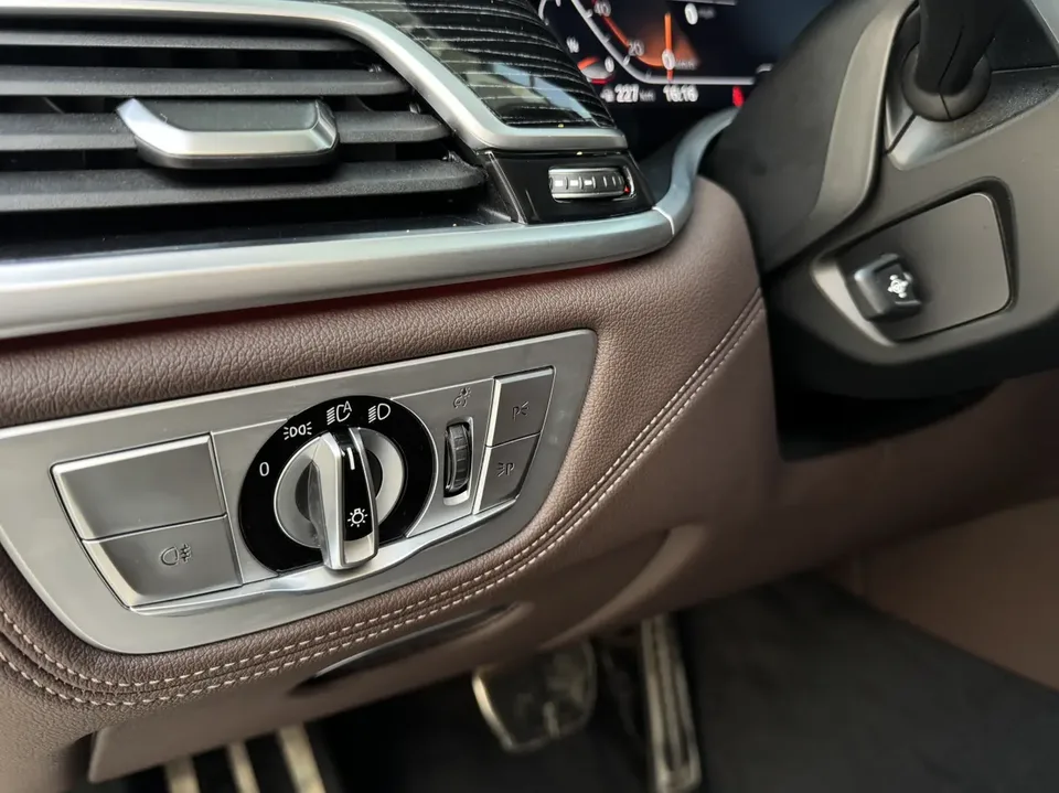 BMW 7 Series BMW 7 Series 2021 730Li Luxury Package 2022 — миниатюра 4