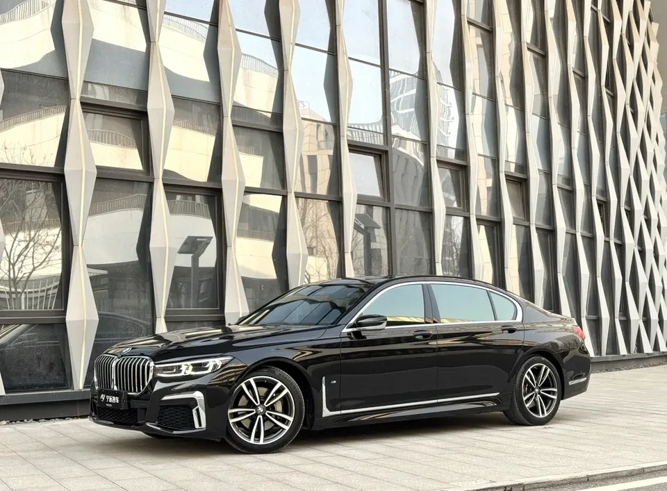 BMW 7 Series BMW 7 Series 2021 730Li Luxury Package 2022 — фото 1, купить с доставкой в Москву