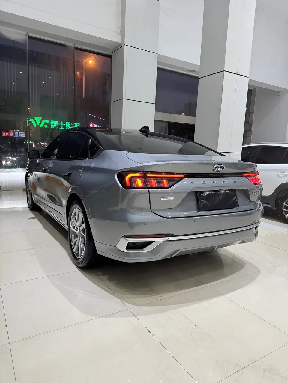 Ford Mondeo Mondeo EcoBoost 245 Luxury 2023 — миниатюра 4