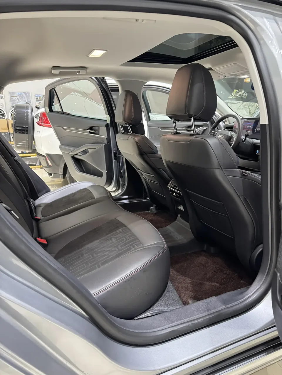 Ford Mondeo Mondeo EcoBoost 245 Luxury 2023 — миниатюра 5