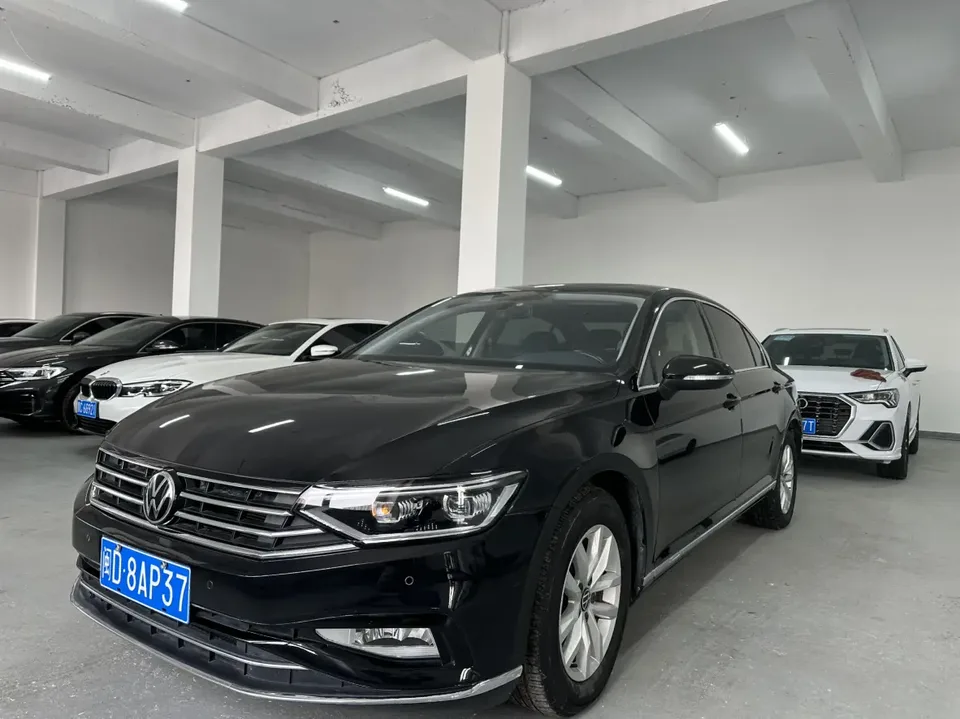 Volkswagen Magotan Magotan 2020 280TSI DSG Leading Edition 2022 — фото 1, купить с доставкой в Москву