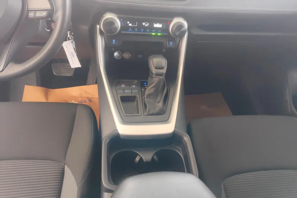 Toyota Willanda Willanda 2022 facelift 2.0L two-wheel drive leading version 2023 — thumbnail 4